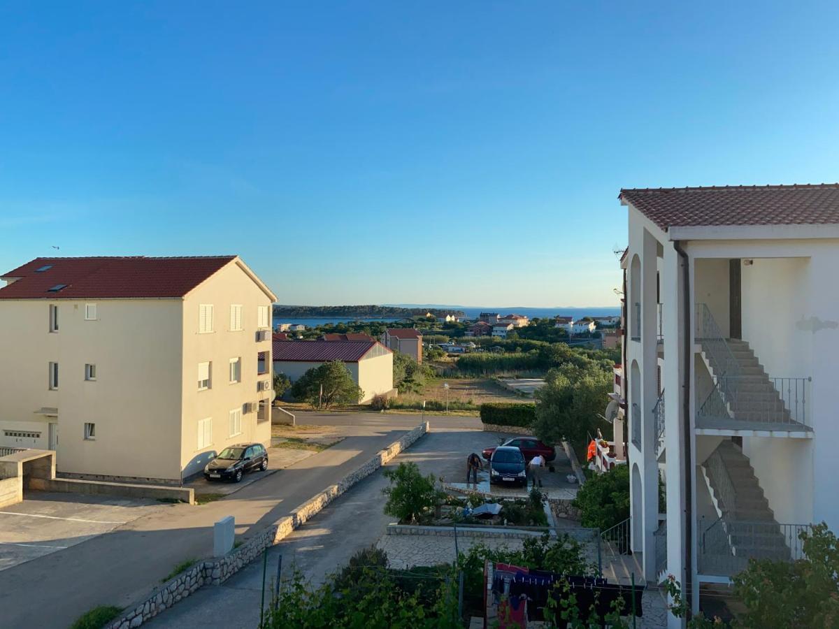 Apartments Pijaza Banjol Екстер'єр фото