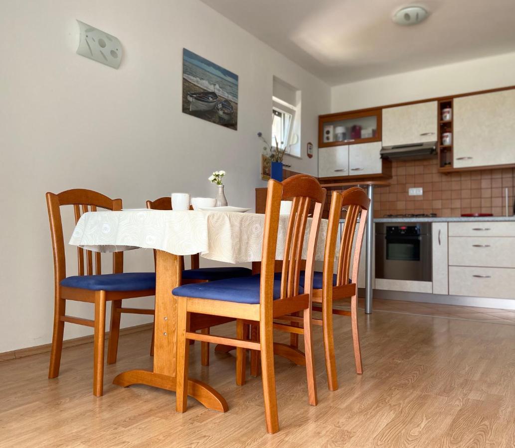 Apartments Pijaza Banjol Екстер'єр фото