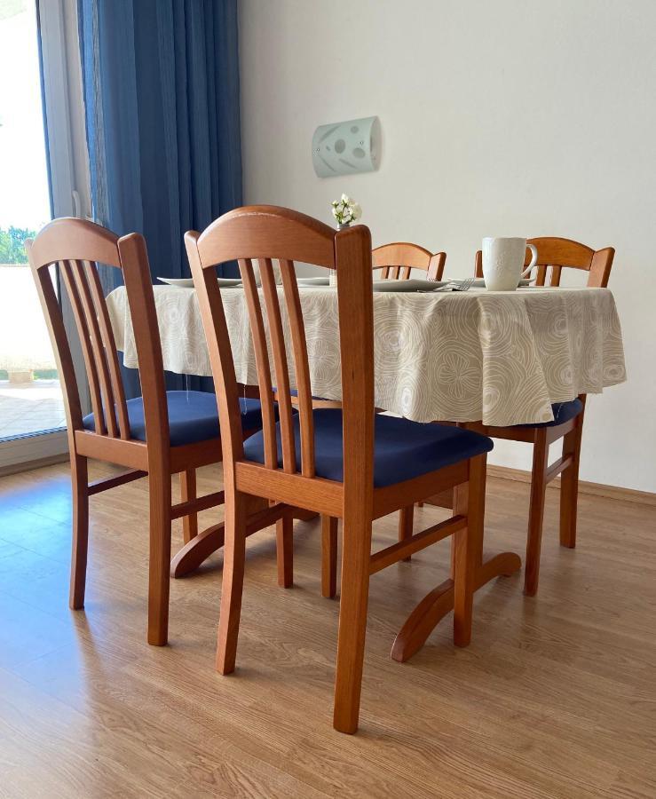 Apartments Pijaza Banjol Екстер'єр фото